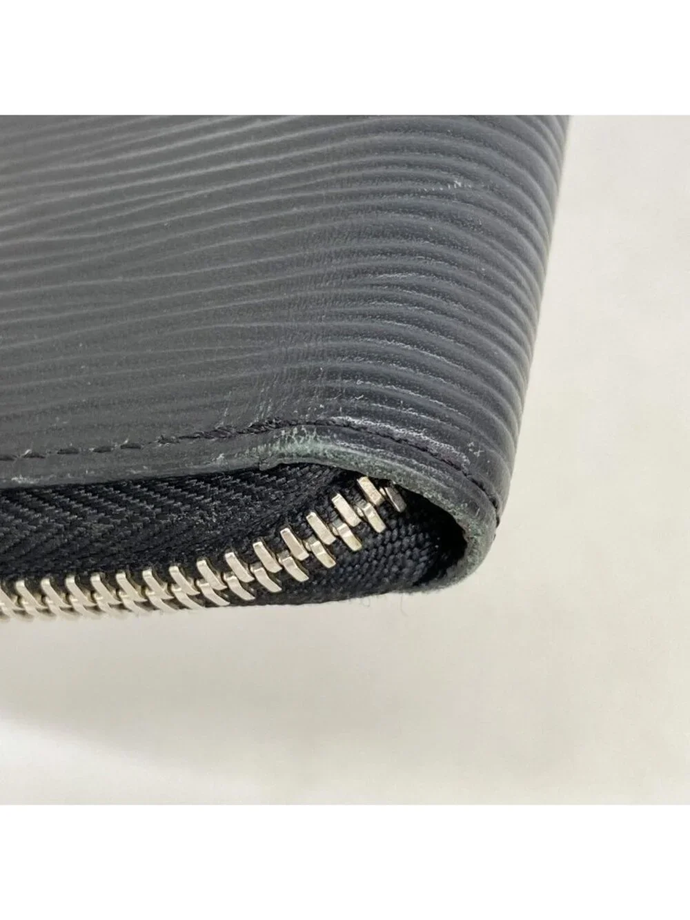 Louis Vuitton Wallet Epi Zippy Vertical Noir